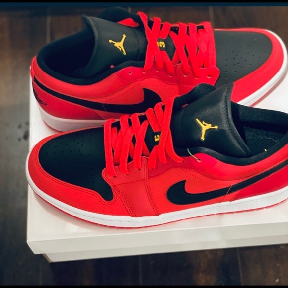 Womens Jordan Air 1 Siren - Picture 1 of 5